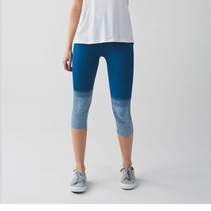Lululemon Seamlessly Street Crop
Heathered Poseidon